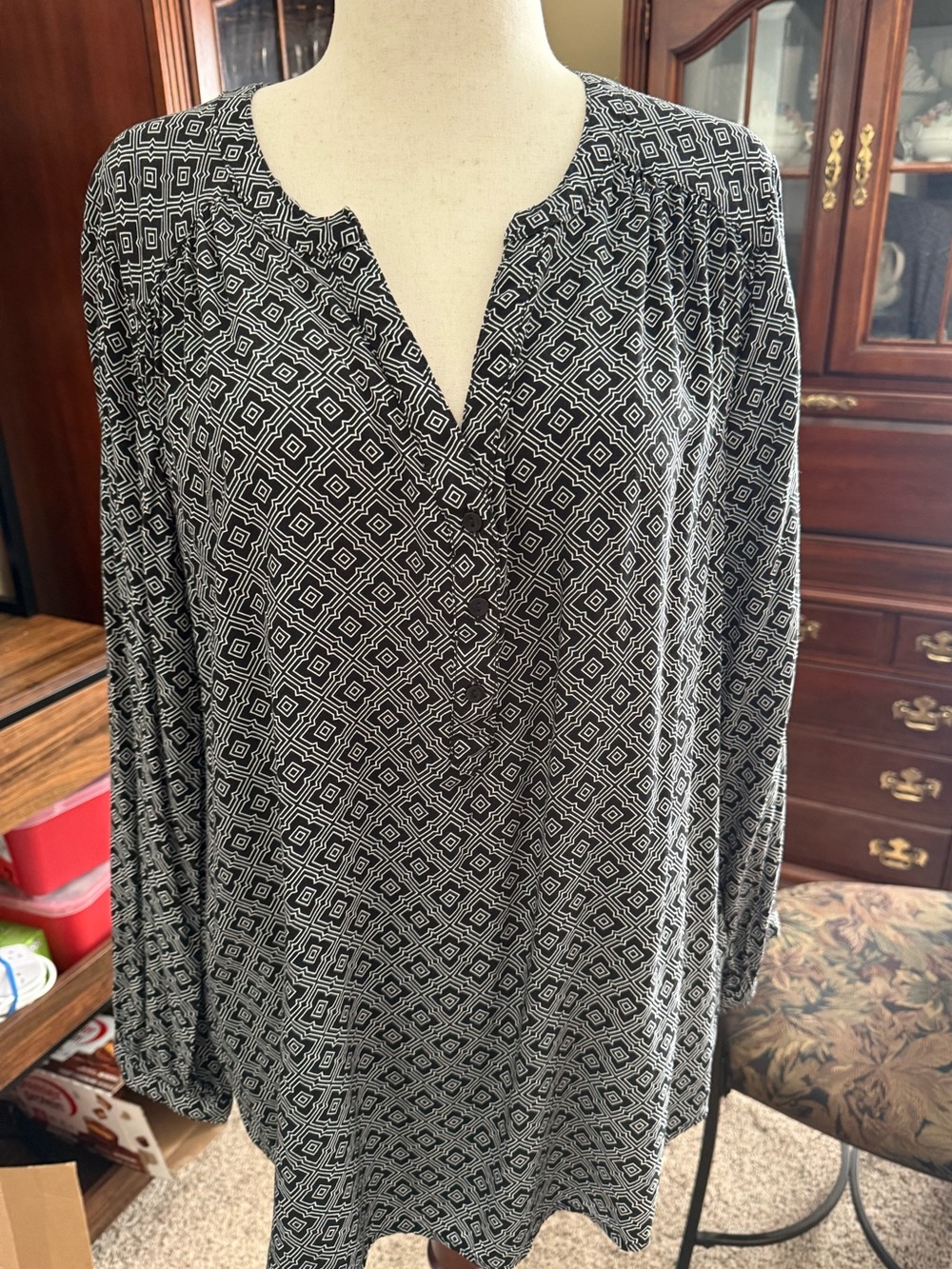 ellos Black & White Geometric Tunic Top